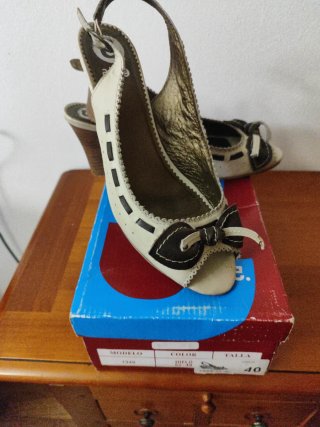 Sandalias Beige y marrón con Lazo