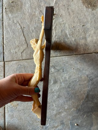 Crucifijo de madera y figura de Jesucristo