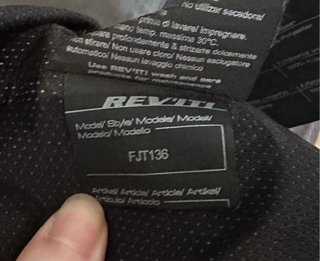 Chaqueta de moto con hombreras