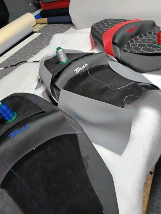 Asiento Moto Tmax Personalizado 190€