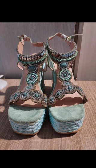 Sandalias cuña sin estrenar
