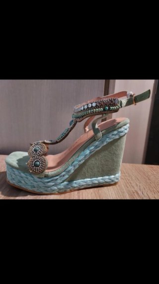 Sandalias cuña sin estrenar