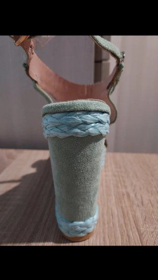Sandalias cuña sin estrenar