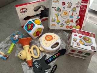 Lote instrumentos musicales para y cubo bebésnuevo