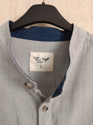 Camisa de rayas azul y gris