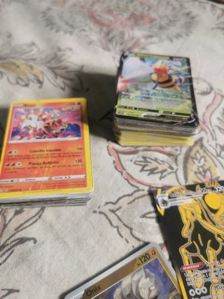 Cartas Pokémon Gyarados V, Charizard V, Raichu