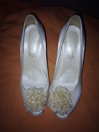 Zapatos de tacón blancos para fiesta