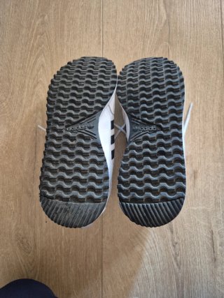 Zapatillas Adidas Blancas y Negras