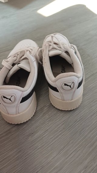 Zapatillas Puma Blancas y Negras