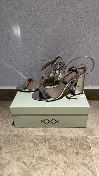 Sandalias tacón plateada