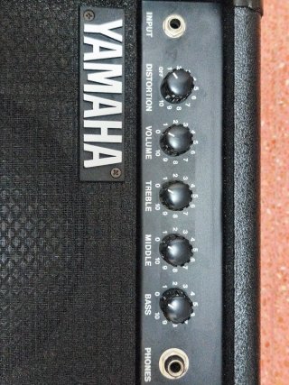 Amplificador Guitarra Yamaha