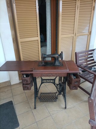 Máquina de coser Singer antigua