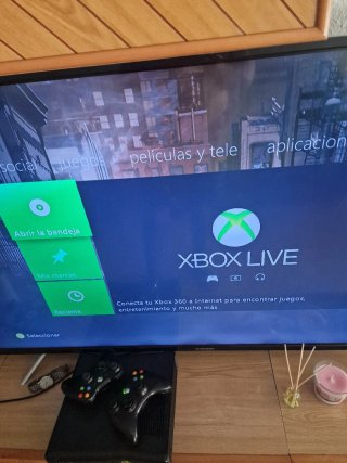 Consola Xbox 360 Slim 250GB + 2 Mandos