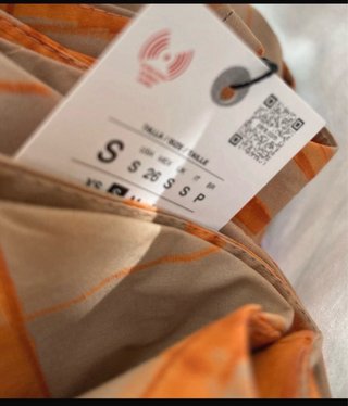 Falda midi Zara beige y naranja