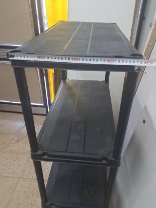 Estantería de plástico negra