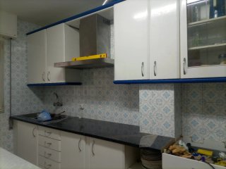 Muebles de cocina y lámpara