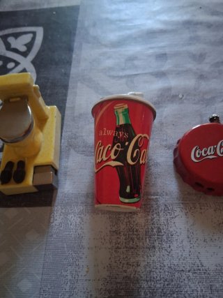 Lote de mecheros y vaso Coca-Cola