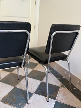 Sillas vintage tapizadas con estructura cromada