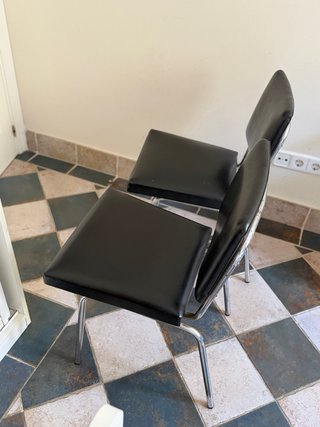 Sillas vintage tapizadas con estructura cromada
