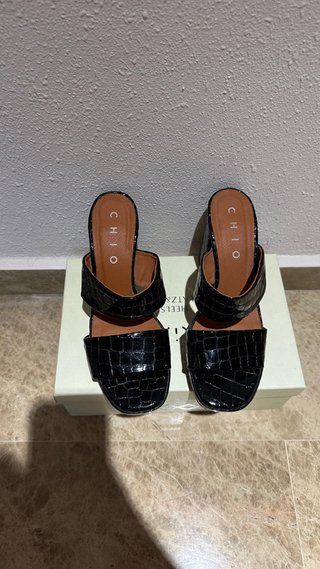 Sandalias tacón plataforma negras