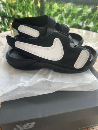 Sandalias Nike Negras y Blancas Nuevas