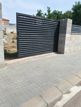 Parcela de 400 m en urbanización torre de santa ma