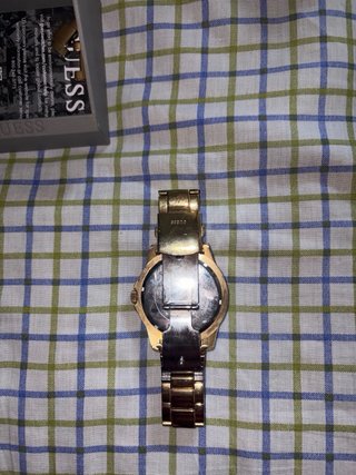 Reloj Guess Dorado