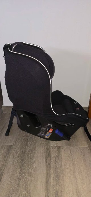 Silla de coche infantil negra