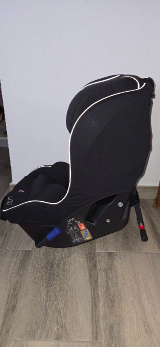 Silla de coche infantil negra