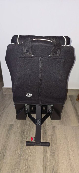 Silla de coche infantil negra