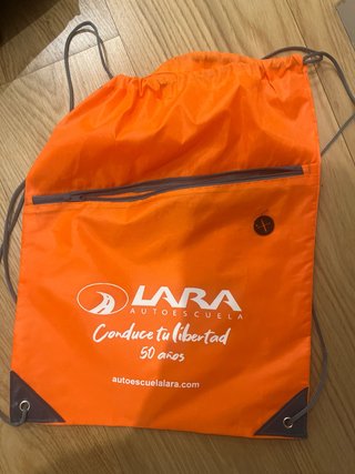 2 Mochilas, una Pepe Jeans Negra y otra Naranja