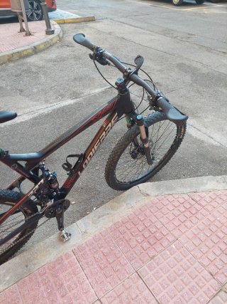 Bicicleta MTB Lapierre de 27.5 y doble suspensión.