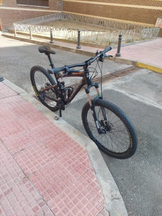 Bicicleta MTB Lapierre de 27.5 y doble suspensión.