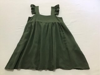 Vestido verde con volantes corto