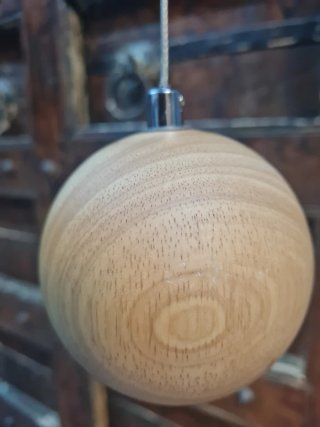 Lámpara esfera madera