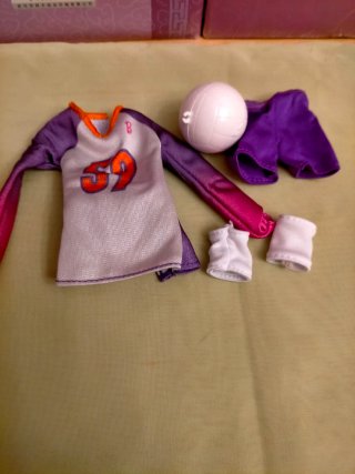 Muñeca Barbie con 3 conjuntos
