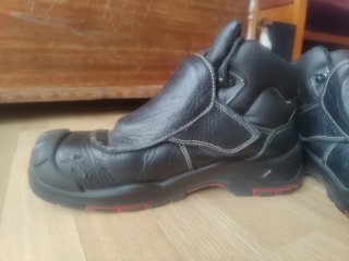 Botas de trabajo y soldadura negras