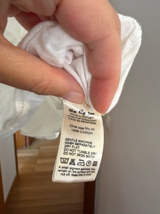Camiseta blanca con símbolo de la paz