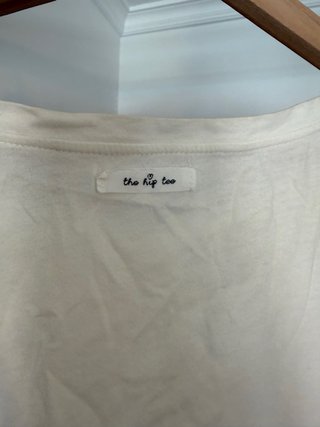 Camiseta blanca con símbolo de la paz