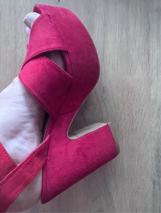 Zapatos de tacón ancho rojos