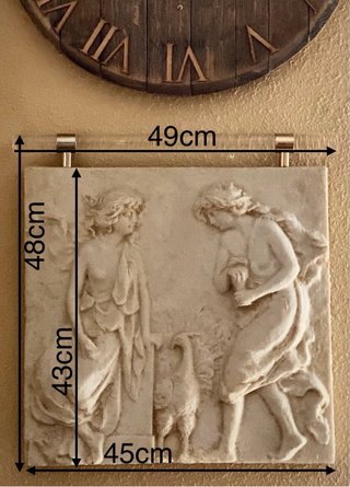 Bajorrelieve Mujer con Pavo Real