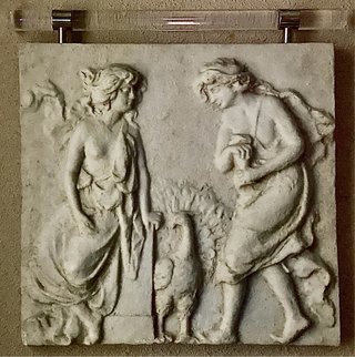 Bajorrelieve Mujer con Pavo Real