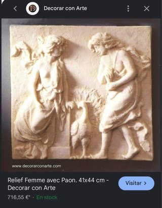 Bajorrelieve Mujer con Pavo Real