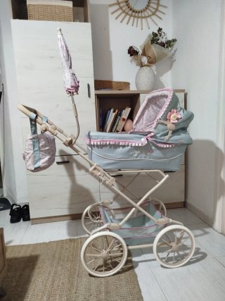 Coche de capota para muñecas