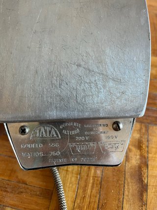 Plancha de ropa antigua