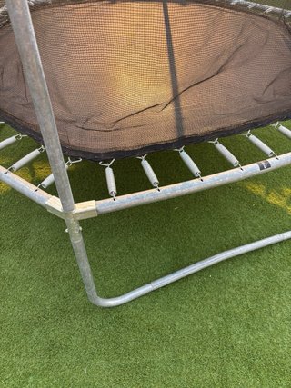 Cama elástica con red de seguridad