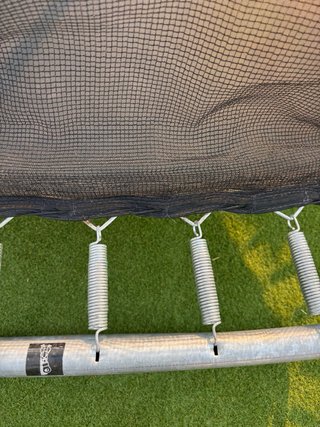 Cama elástica con red de seguridad