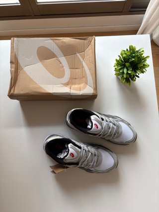 Zapatillas Asics Gel grises y blancas