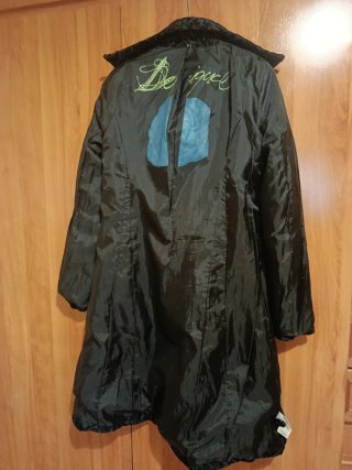 Elegante abrigo Desigual negro