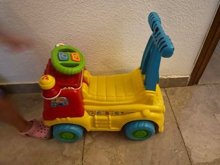 Correpasillos y grúa Clementoni